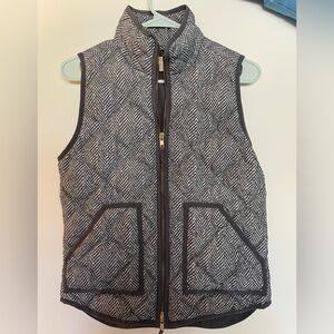 Women’s Grey and White Herringbone Puffer Vest with pockets